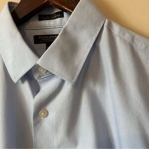 Banana Republic Men's Classic 100% Cotton Slim Fit Non Iron Blue Dress Shirt Med